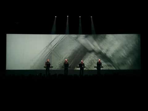 Kraftwerk - ترانس بیان اروپا (زنده) [HD]