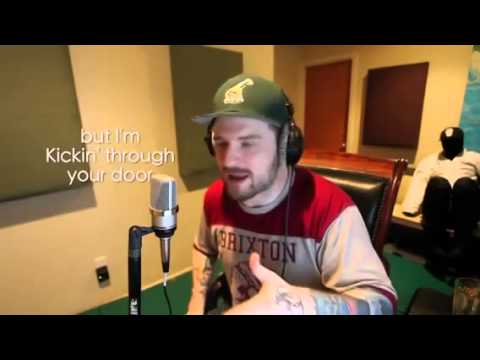 بهترین رپر جهان به این میگن دست eminem از پشت بسته 1