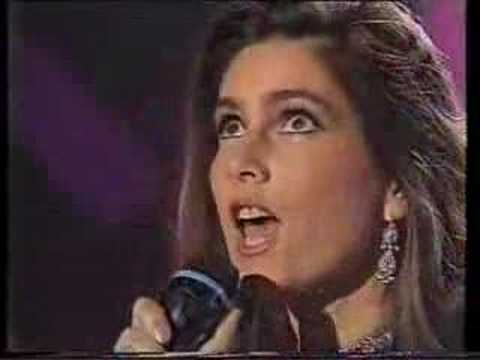 بانو آل & قدرت رومینا - Felicita (نسخه جدید)