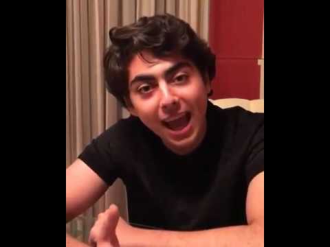 ینی نوه ی فردین بهترین برخورد رو با روانیای اینستاگرام داشت هم جذابه هم حرفش حقه ^_^