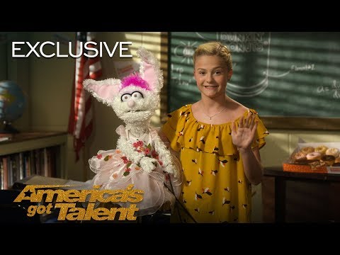AGT در استعدادهای درخشان دانشگاه: Darci لین می آموزد Ventriloquism - آمریکا کردم استعداد 2018