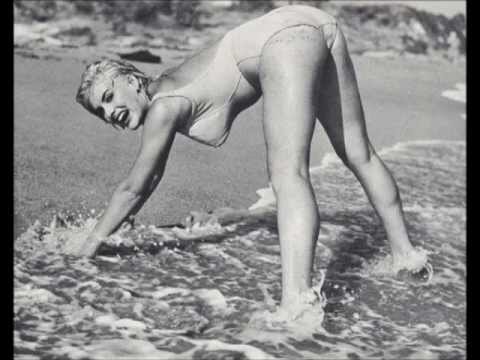 تعلیق: دیوار بالا / بیش از حد بسیاری از Smiths / شما اختصاص داده شده به همسر